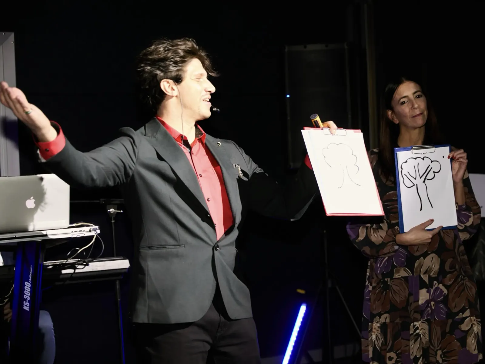 Valerio Cavaliero durante uno show dal vivo